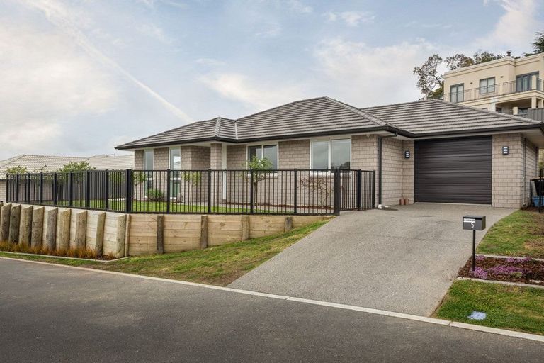 Photo of property in 5 Albatross Lane, Welcome Bay, Tauranga, 3112