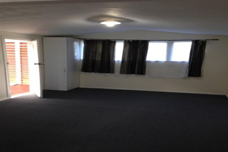 Photo of property in 305 Richardson Road, New Windsor, Auckland, 1041