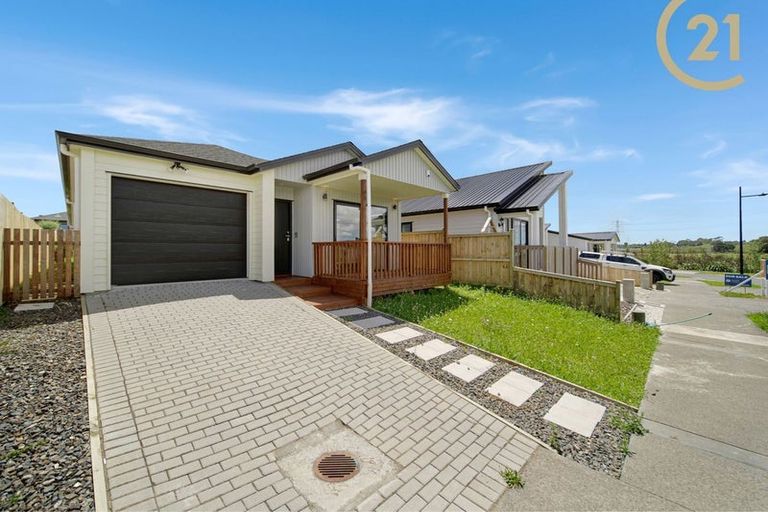 Photo of property in 32 Ahunga Road, Karaka, Papakura, 2113