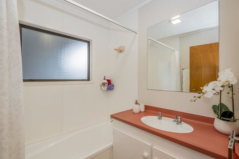 Photo of property in 4 Gates Road, Waikanae Beach, Waikanae, 5036