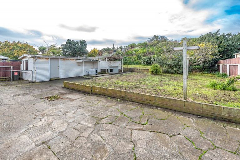 Photo of property in 82 Polson Street, Castlecliff, Whanganui, 4501