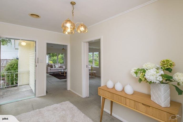 Photo of property in 10 Oriel Place, Tawa, Wellington, 5028