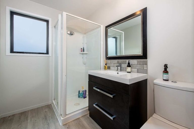 Photo of property in 36 Knights Road, Rothesay Bay, Auckland, 0630