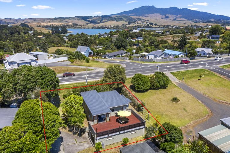 Photo of property in 14 Main Road, Raglan, 3225