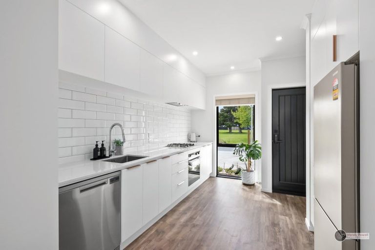 Photo of property in 33 Leo Waikari Crescent, Wallaceville, Upper Hutt, 5018