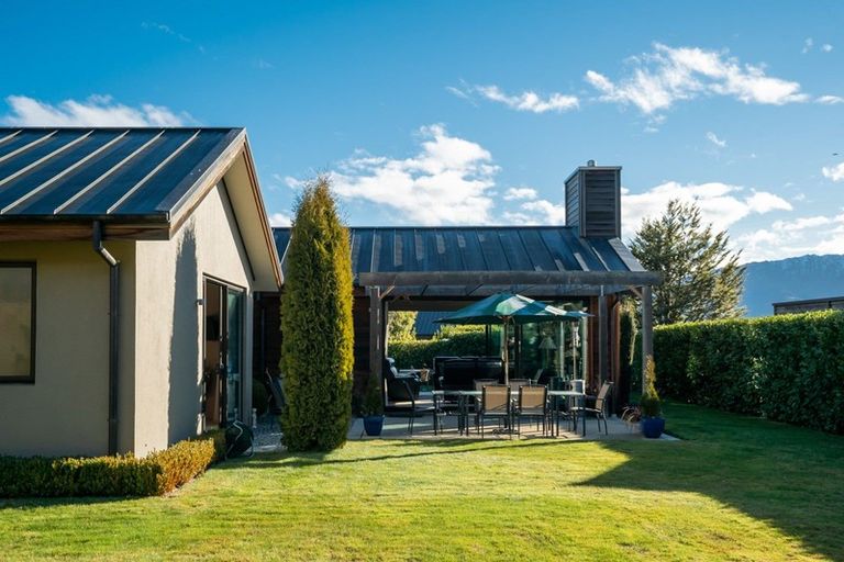 Photo of property in 8 Jackby Court, Jacks Point, Queenstown, 9371
