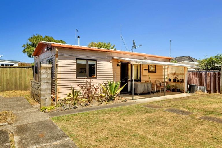 Photo of property in 27 Jackson Street, College Estate, Whanganui, 4500