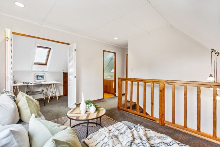 Photo of property in 1/406 East Coast Road, Sunnynook, Auckland, 0630