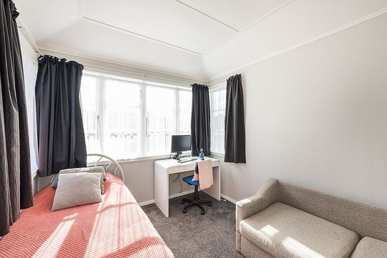 Photo of property in 35 Kauri Street, Roslyn, Palmerston North, 4414