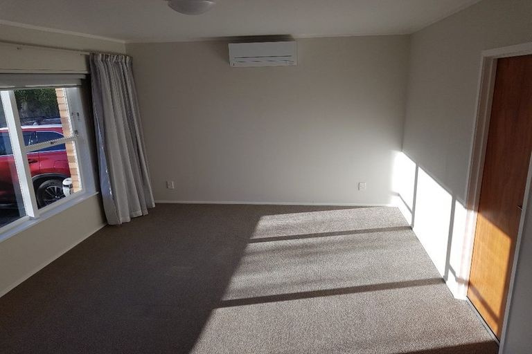 Photo of property in 2/5 Moana Avenue, Belmont, Auckland, 0622