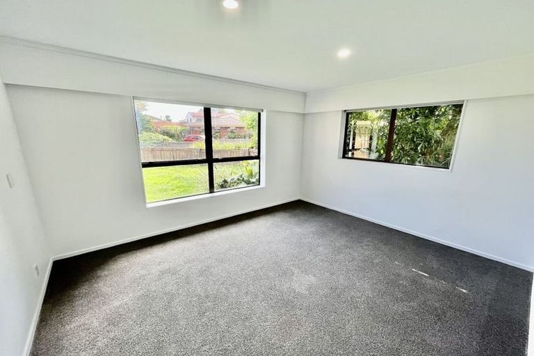 Photo of property in 31 Cumbrian Place, Conifer Grove, Takanini, 2112