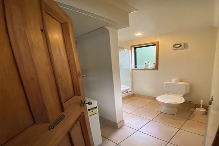 Photo of property in 33 Makara Road, Karori, Wellington, 6012