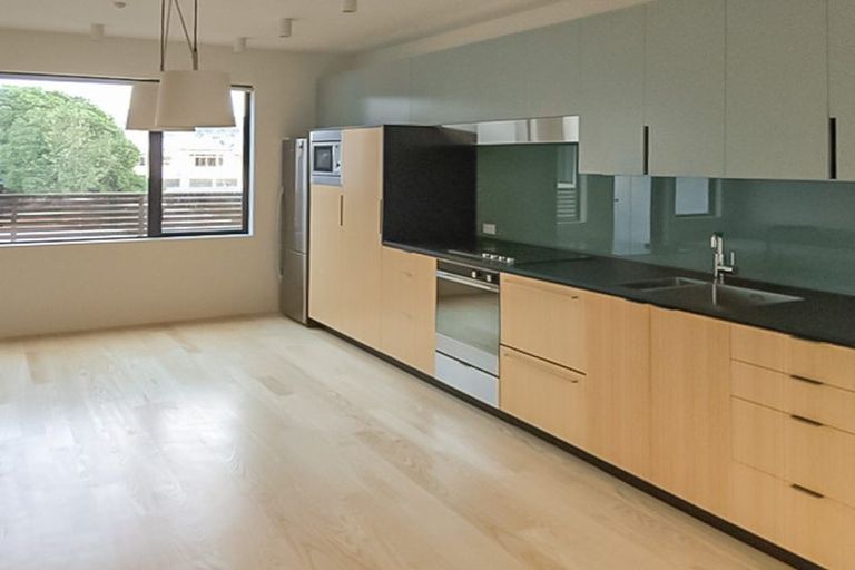 Photo of property in 76 Brougham Street, Mount Victoria, Wellington, 6011