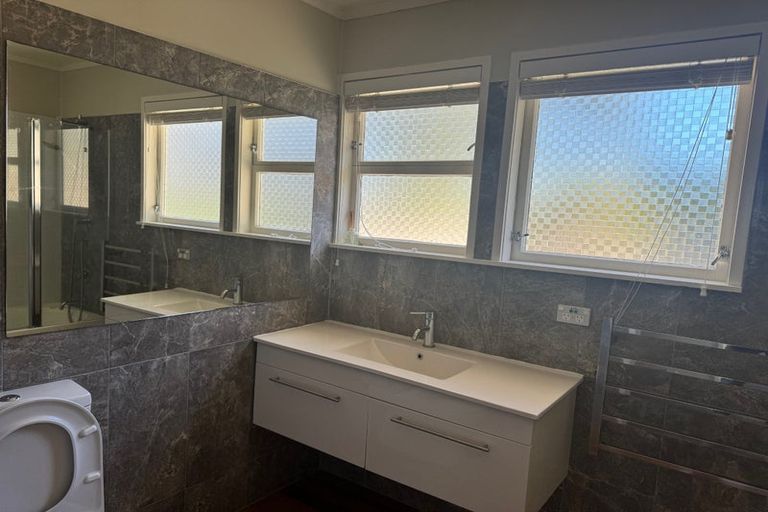 Photo of property in 1/4 Gull Lane, Mairangi Bay, Auckland, 0630