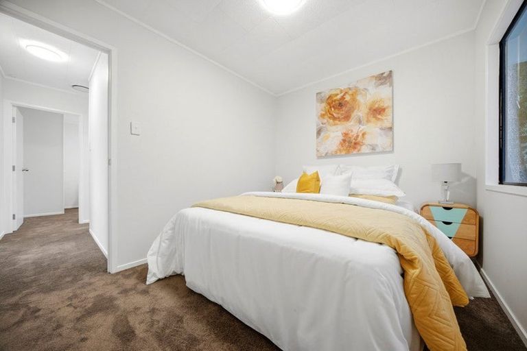 Photo of property in 40 Holmes Drive South, Massey, Auckland, 0614