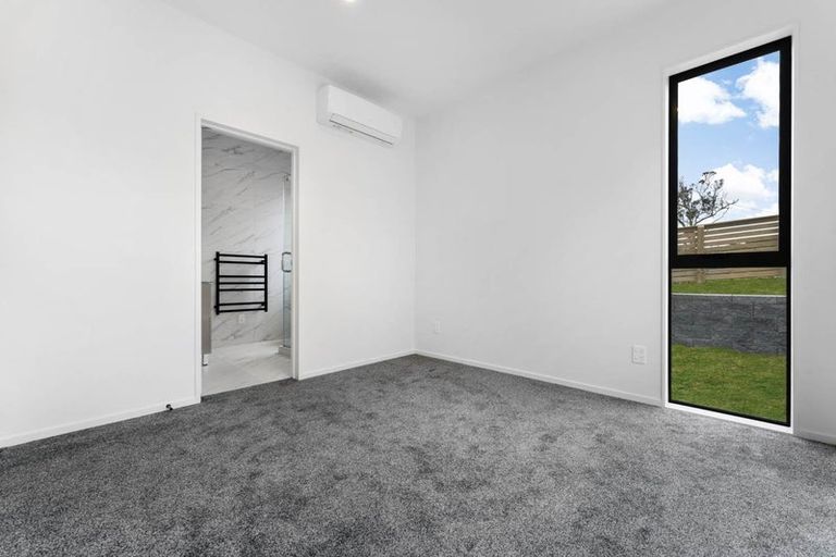 Photo of property in 32 Puhikawa Street, Massey, Auckland, 0614