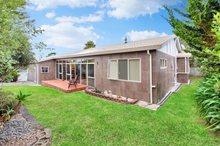 Photo of property in 38 San Valentino Drive, Henderson, Auckland, 0612