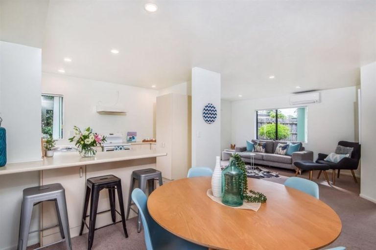 Photo of property in 2/55 Seaview Road, Glenfield, Auckland, 0629