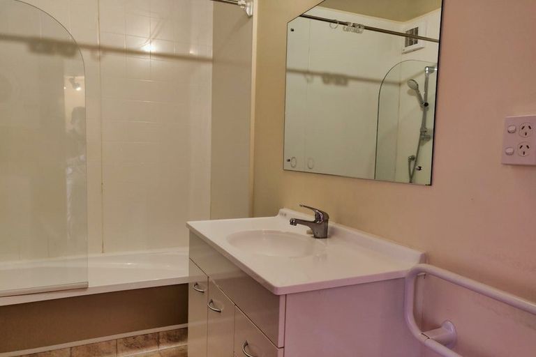 Photo of property in 8/3 Kelvin Grove, Te Aro, Wellington, 6011