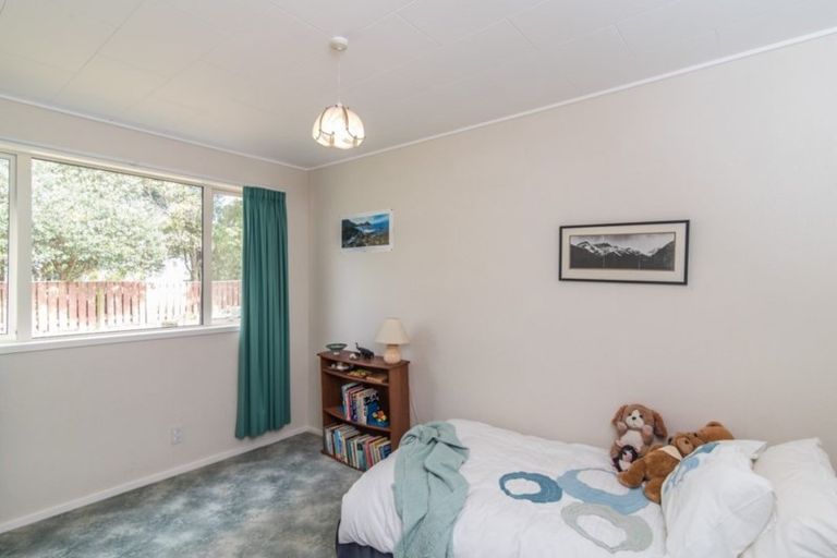 Photo of property in 5 Lesley Grove, Waikanae, 5036