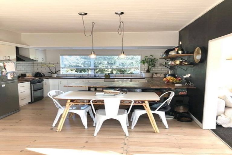 Photo of property in 15 Eskdale Road, Birkdale, Auckland, 0626