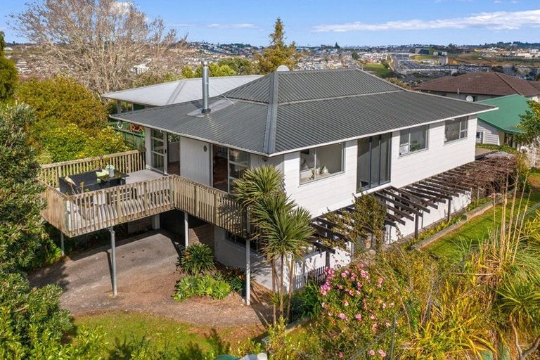 Photo of property in 101 Fairview Avenue, Fairview Heights, Auckland, 0632