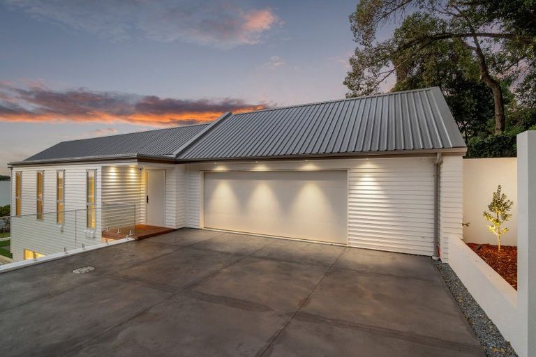 Photo of property in 2/1 The Brae, Mount Pleasant, Christchurch, 8081