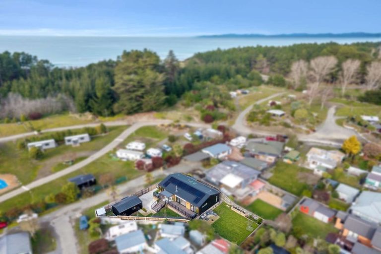 Photo of property in 5 Beach Crescent, Waikuku Beach, 7473