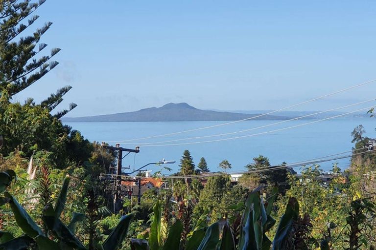 Photo of property in 9 Carlisle Road, Torbay, Auckland, 0630