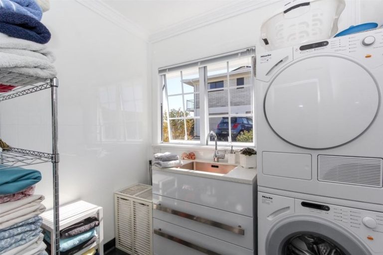 Photo of property in 114 Belt Road, New Plymouth, 4310