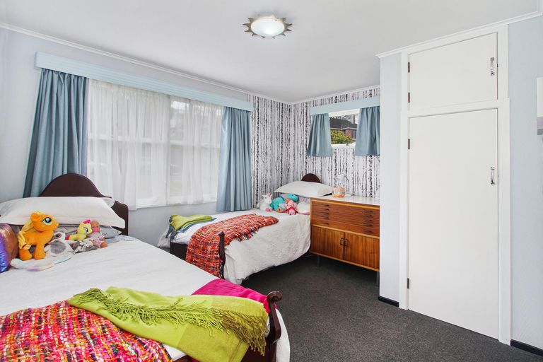 Photo of property in 37 Derwent Crescent, Titirangi, Auckland, 0604