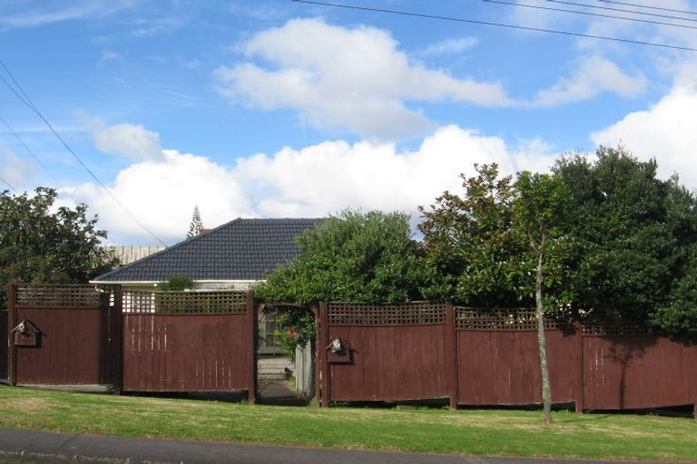Photo of property in 90 Matipo Road, Te Atatu Peninsula, Auckland, 0610