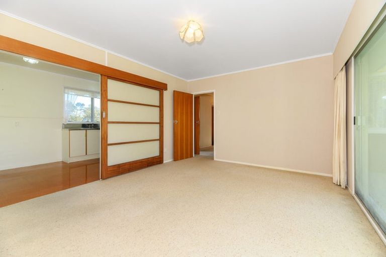 Photo of property in 92 Colwill Road, Massey, Auckland, 0614