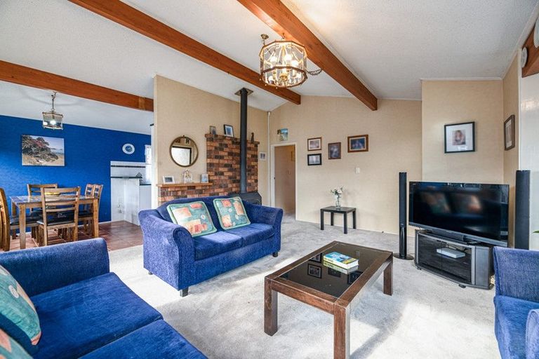 Photo of property in 3 Foyle Place, Glendene, Auckland, 0602