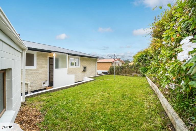 Photo of property in 3/10 Coroglen Avenue, Birkenhead, Auckland, 0626
