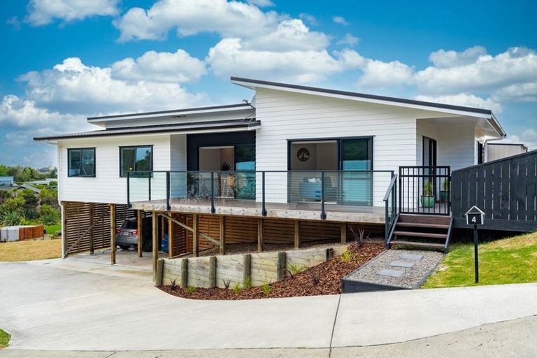 Photo of property in 4 Kuaka Crescent, Mangawhai, 0505