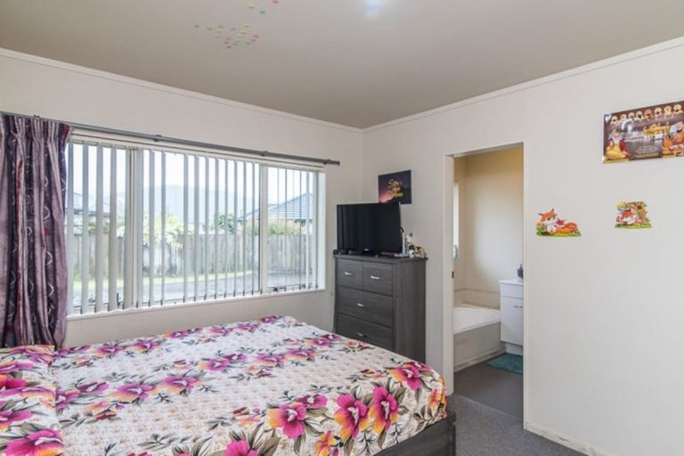 Photo of property in 105 Makarini Street, Paraparaumu, 5032