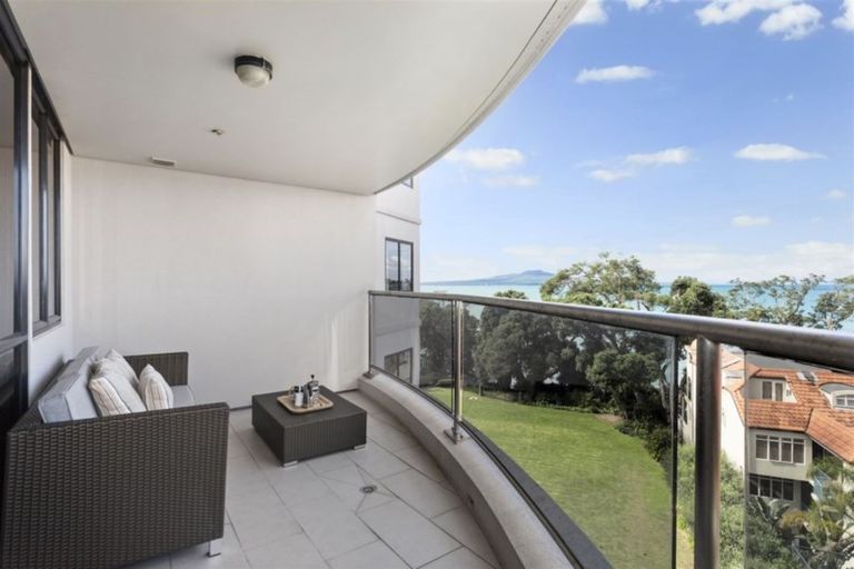 Photo of property in 5d/173 Hurstmere Road, Takapuna, Auckland, 0622