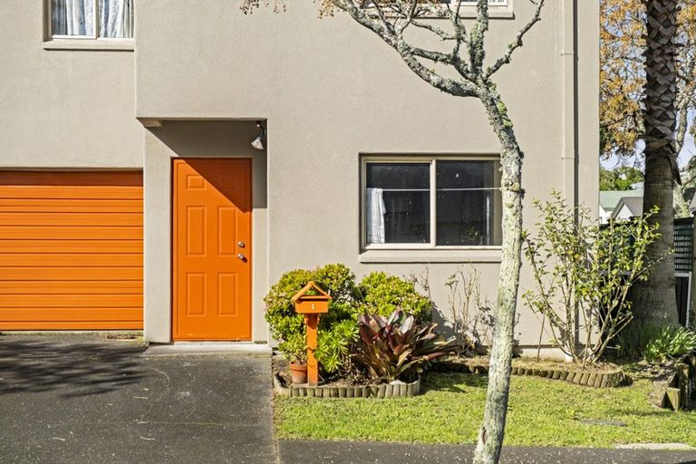 Photo of property in 1 Butia Avenue, Henderson, Auckland, 0612