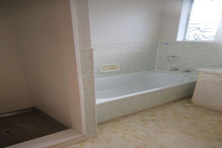 Photo of property in 96a Heretaunga Square, Silverstream, Upper Hutt, 5019