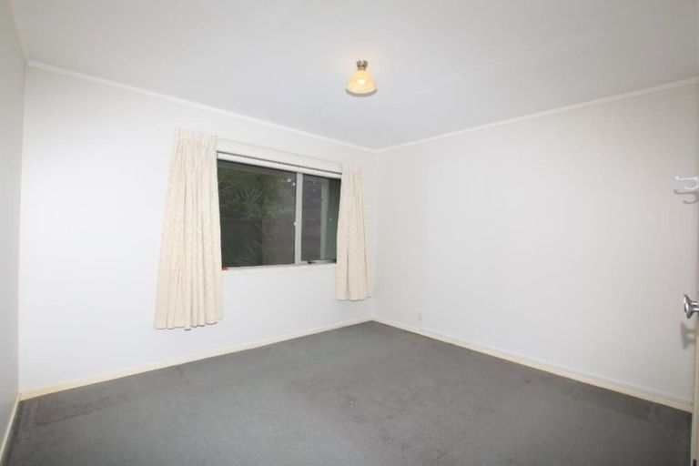 Photo of property in 1/17 Cresta Avenue, Beach Haven, Auckland, 0626