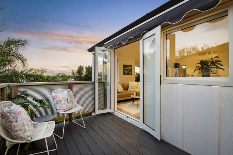 Photo of property in 2/4 Richards Avenue, Forrest Hill, Auckland, 0620