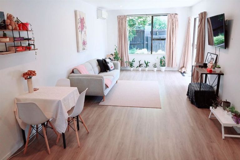 Photo of property in 2/99 Denise Crescent, Hornby, Christchurch, 8042