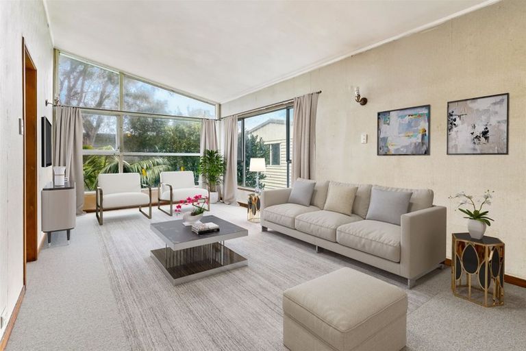 Photo of property in 16 Springside Place, New Lynn, Auckland, 0600