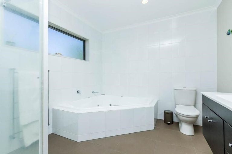 Photo of property in 36a Verran Road, Birkdale, Auckland, 0626