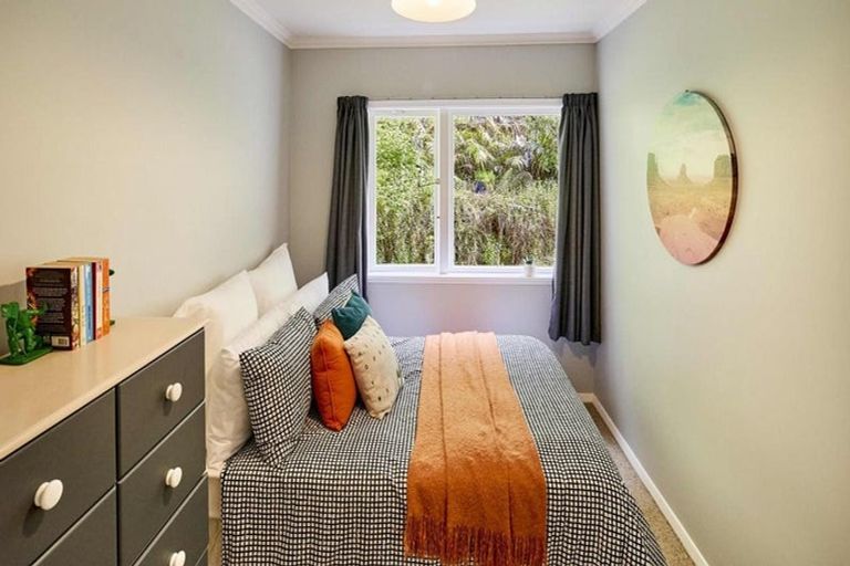 Photo of property in 24 Elmslie Road, Pinehaven, Upper Hutt, 5019