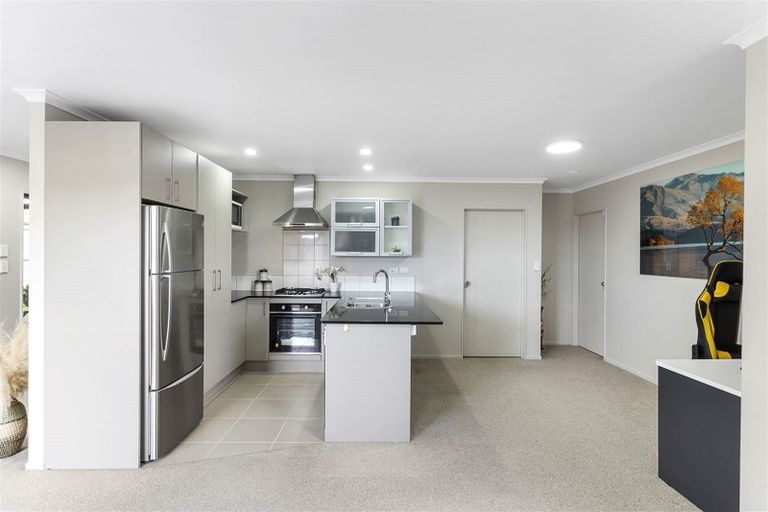 Photo of property in 2 Anna Lane, Glen Eden, Auckland, 0602