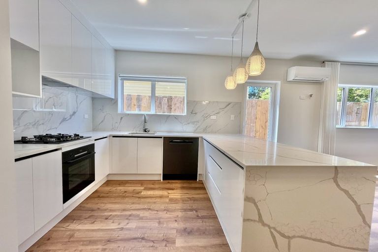 Photo of property in 7b Hanson Place, West Harbour, Auckland, 0618