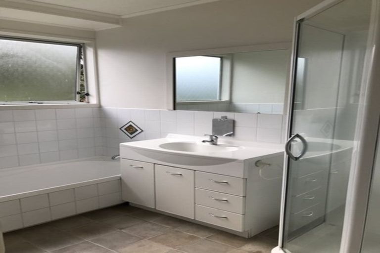 Photo of property in 12 Airey Place, Torbay, Auckland, 0630