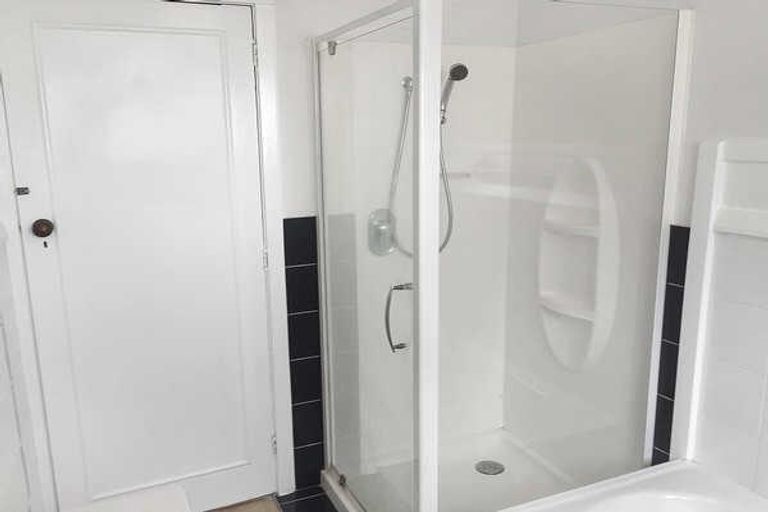 Photo of property in 39 Straven Road, Riccarton, Christchurch, 8011